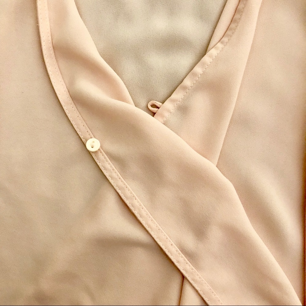LUSH Light Pink Split Neck V-Tank Top Size XS - Picture 5 of 7